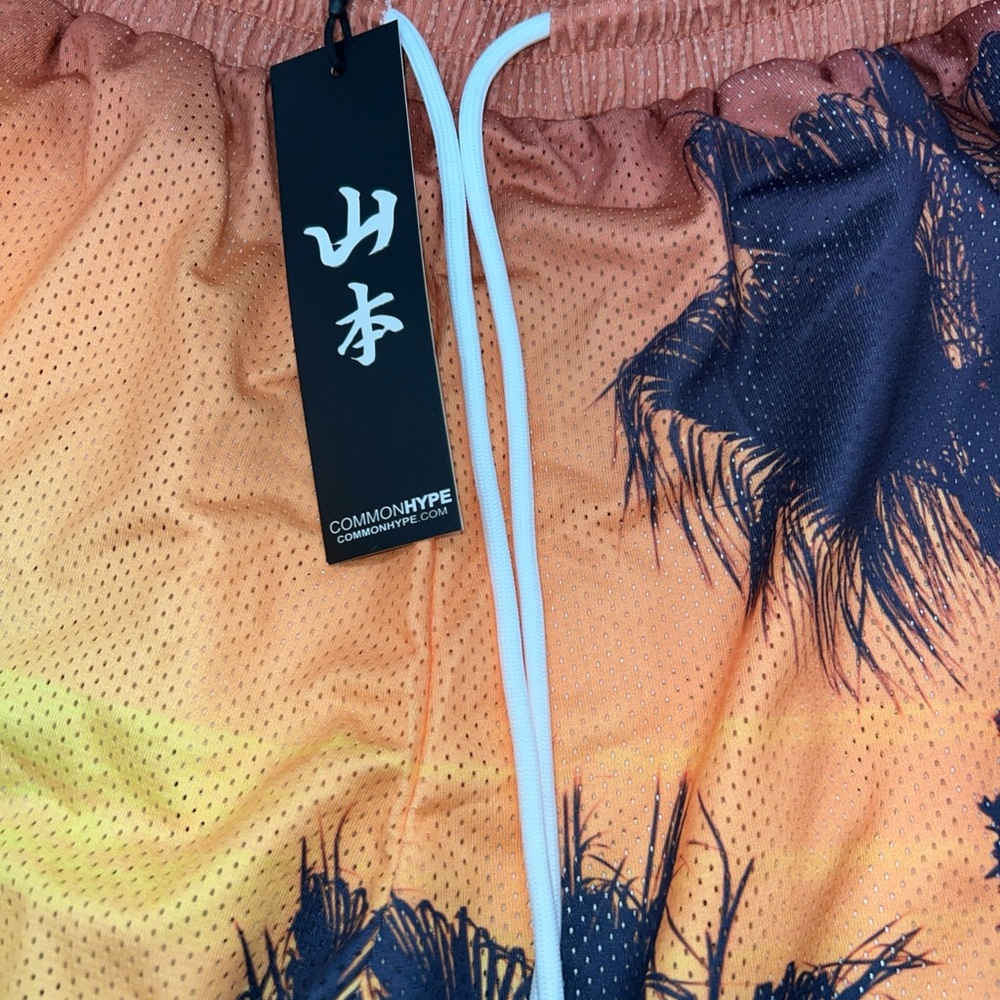 Common Hype‎ Orange and Black Graphic Shorts size Med